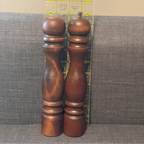 Vintage Gail Craft Wood Salt and Pepper Shakers Woodenware Japan Kitchen 10” - Picture 4 of 4